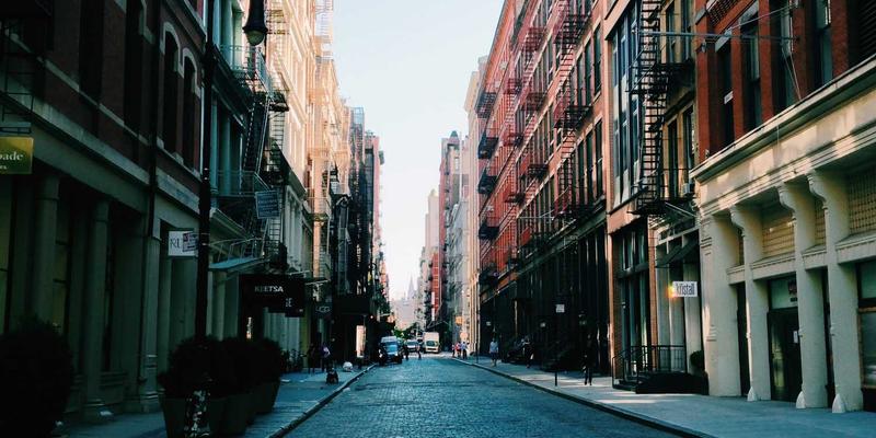 潮湿环境地面材料终极对决：实木、复合与SPC地板，谁主沉浮？